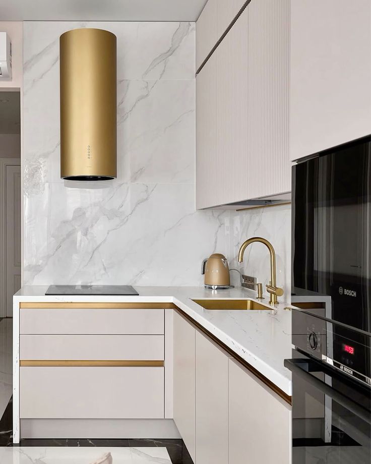 Moderne köök köögisaarega - valge köögimööbel